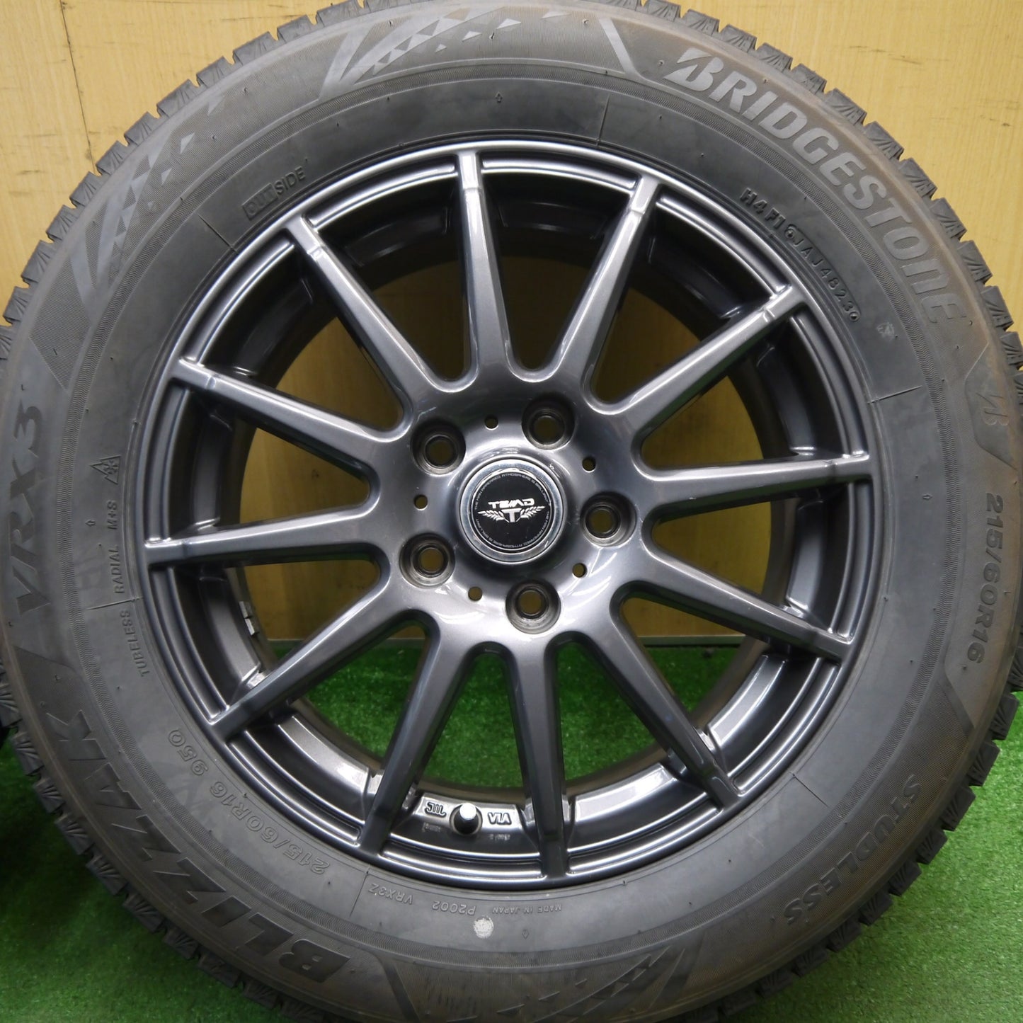 バリ溝！23年！9.5分★スタッドレス 215/60R16 ブリヂストン ブリザック VRX3 TEAD テッド 16インチ PCD114.3/5H★6030207Hス