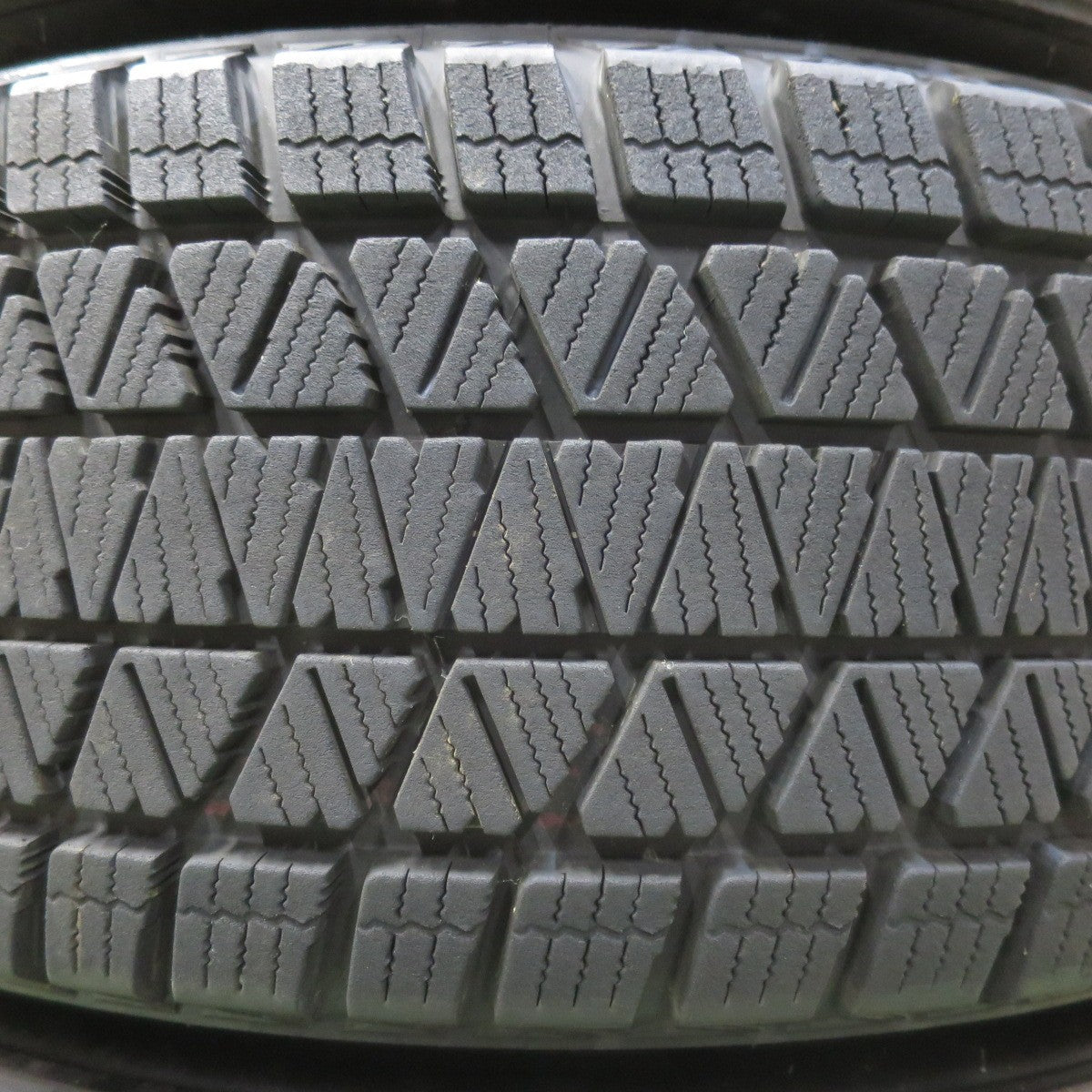 バリ溝！23年！キレイ！9.5分★トヨタ 60系 ハリアー 純正 225/65R17 スタッドレス ブリヂストン ブリザック DM-V3 17インチ PCD114.3/5H★5100406イス