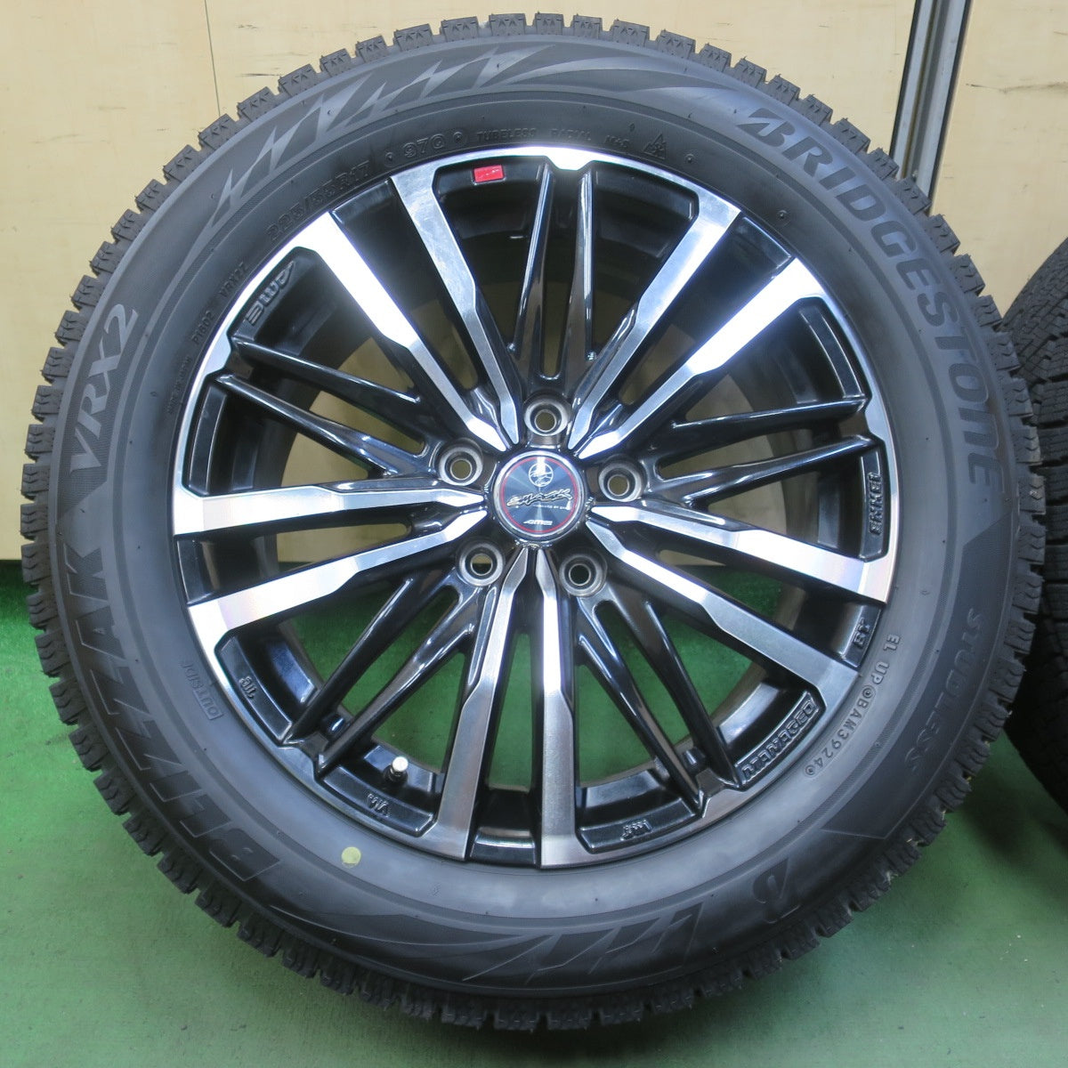 バリ溝！24年！キレイ！9.5分◎スタッドレス 225/55R17 ブリヂストン ブリザック VRX2 SMACK CREST ENKEI AME スマック エンケイ 17インチ PCD114.3/5H◎6061507イス