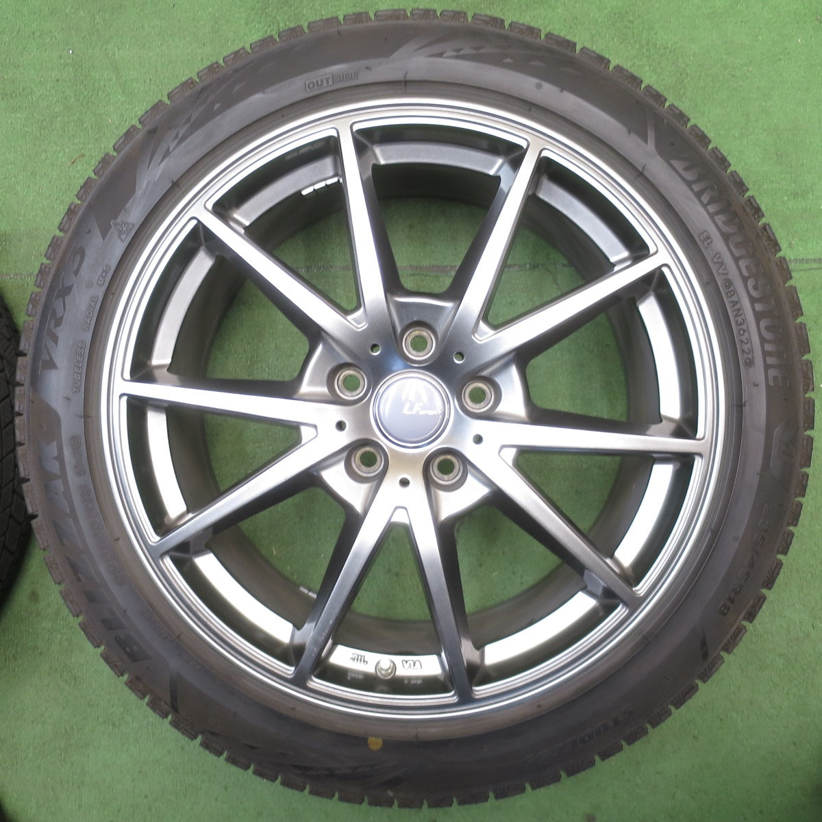 バリ溝！22年！キレイ！9.5分◎スタッドレス 235/45R18 ブリヂストン ブリザック VRX3 LF SPORT 阿部商会 LFスポーツ 18インチ PCD114.3/5H◎6060203NJス