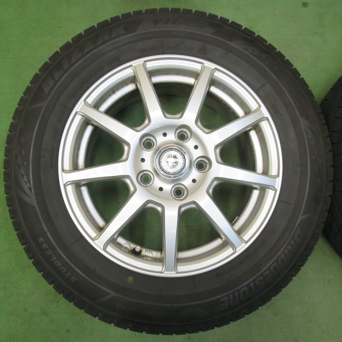 バリ溝！21年！8.5分★スタッドレス 195/65R15 ブリヂストン ブリザック VRX3 VOLGA ヴォルガ 15インチ PCD114.3/5H★5122914イス