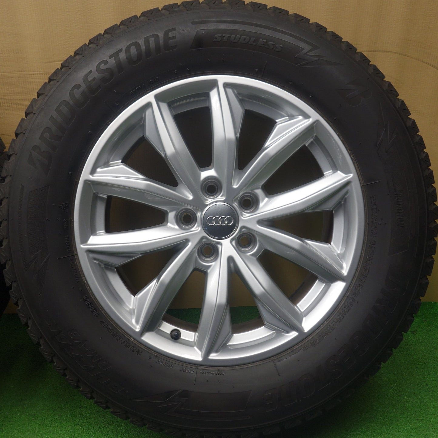 キレイ★アウディ Q5 純正 235/65R17 スタッドレス ブリヂストン ブリザック DM-V3 17インチ PCD112/5H★6041703KTス