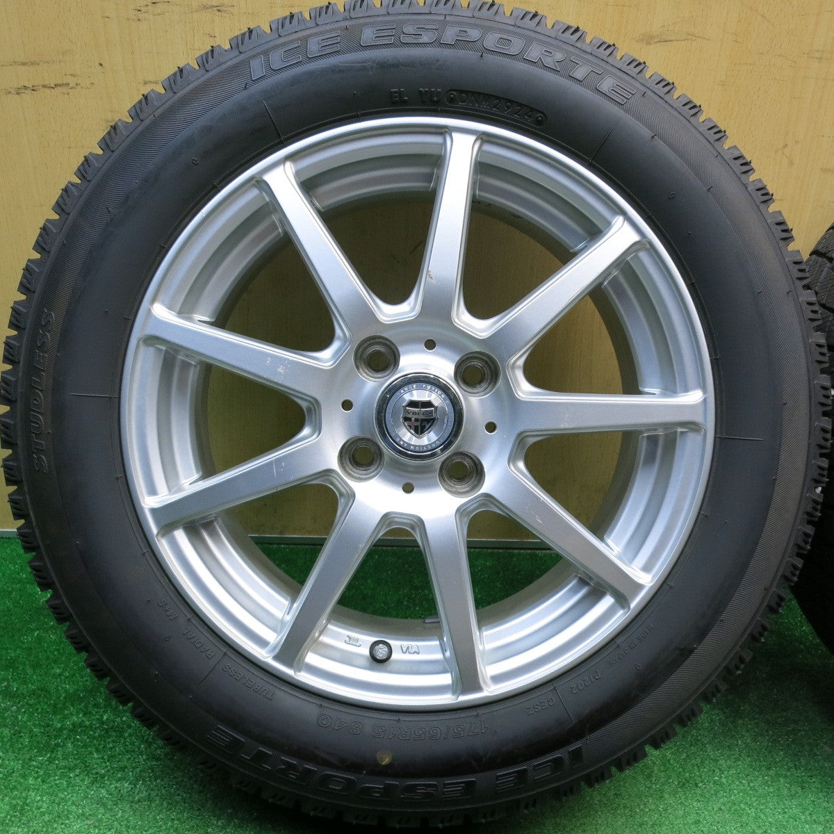 超バリ溝！24年！ほぼ10分★スタッドレス 175/65R15 アイスエスポルテ VOLGA ヴォルガ 15インチ PCD100/4H★5121404HAス