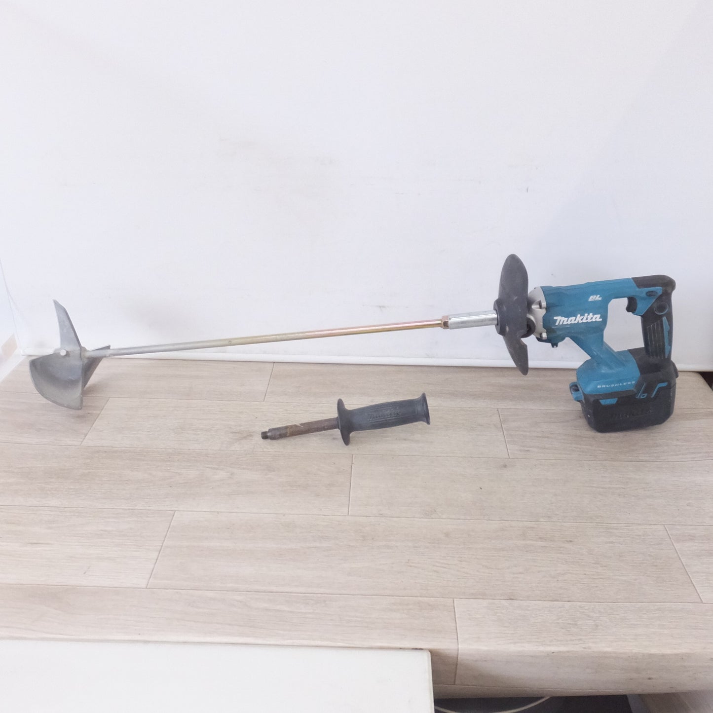 [送料無料] ★マキタ makita 充電式カクハン機 UT130D 18V 本体のみ★
