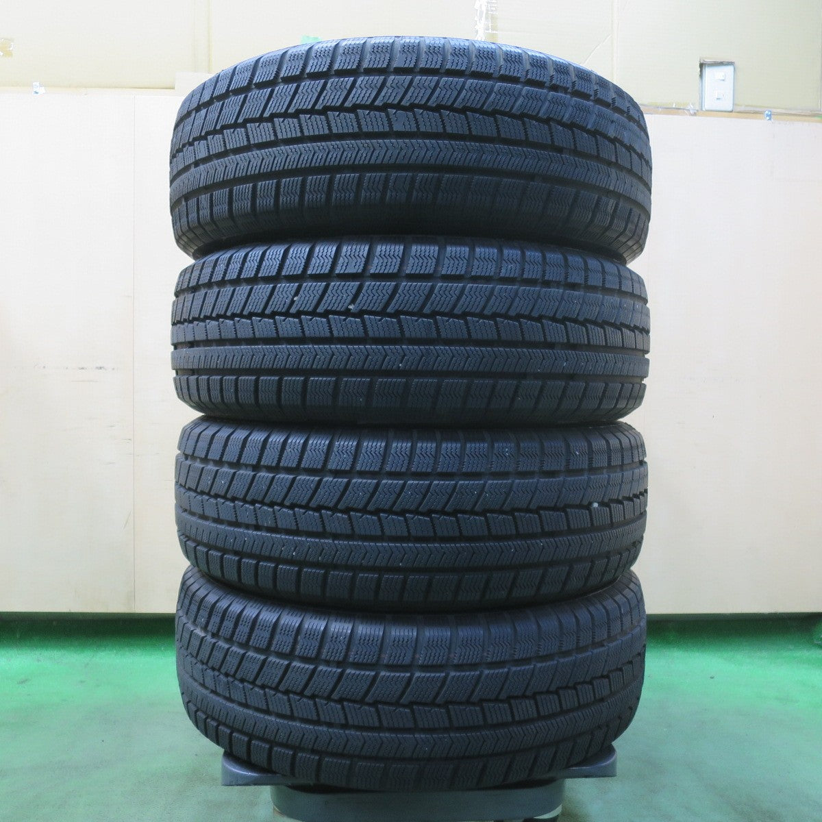 バリ溝！23年！9.5分★スタッドレス 205/65R15 ハイフライ Win-turi 216 タイヤ 15インチ ノア ヴォクシー ステップワゴン 等★5121008イスタ