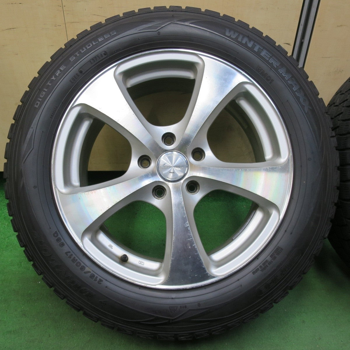 バリ溝！8.5分★Leonis AS 215/60R17 スタッドレス ダンロップ ウインターマックス WM01 レオニス PCD114.3/5H★5012208イス