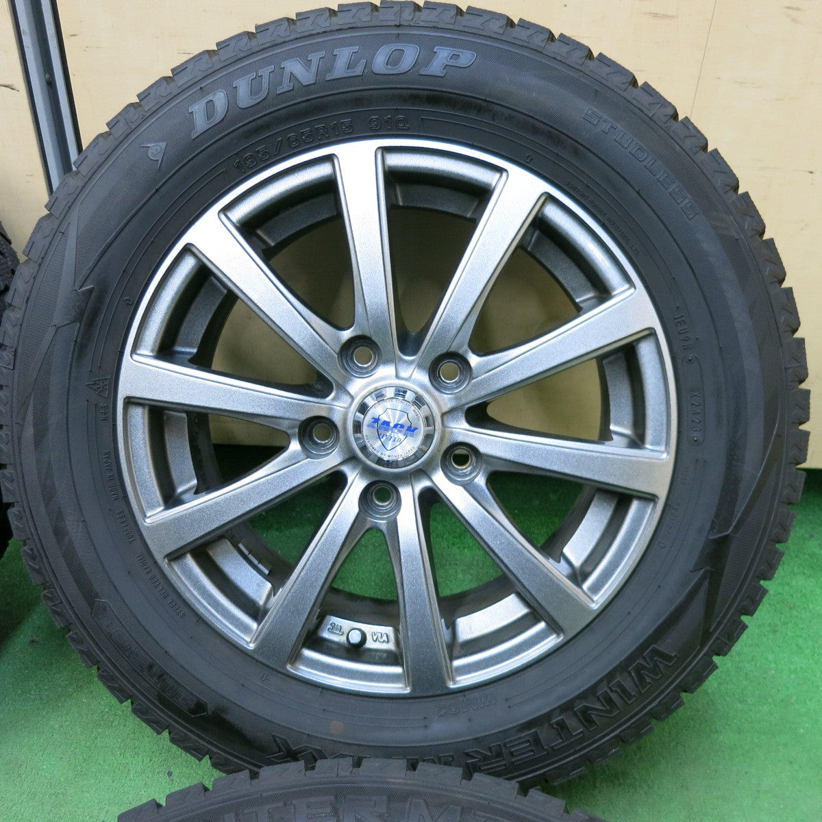[送料無料] バリ溝！23年！キレイ！ほぼ10分★スタッドレス 195/65R15 ダンロップ ウインターマックス WM02 ZACK JP-110 MONZA 15インチ ザック PCD114.3/5H★4120404SYス
