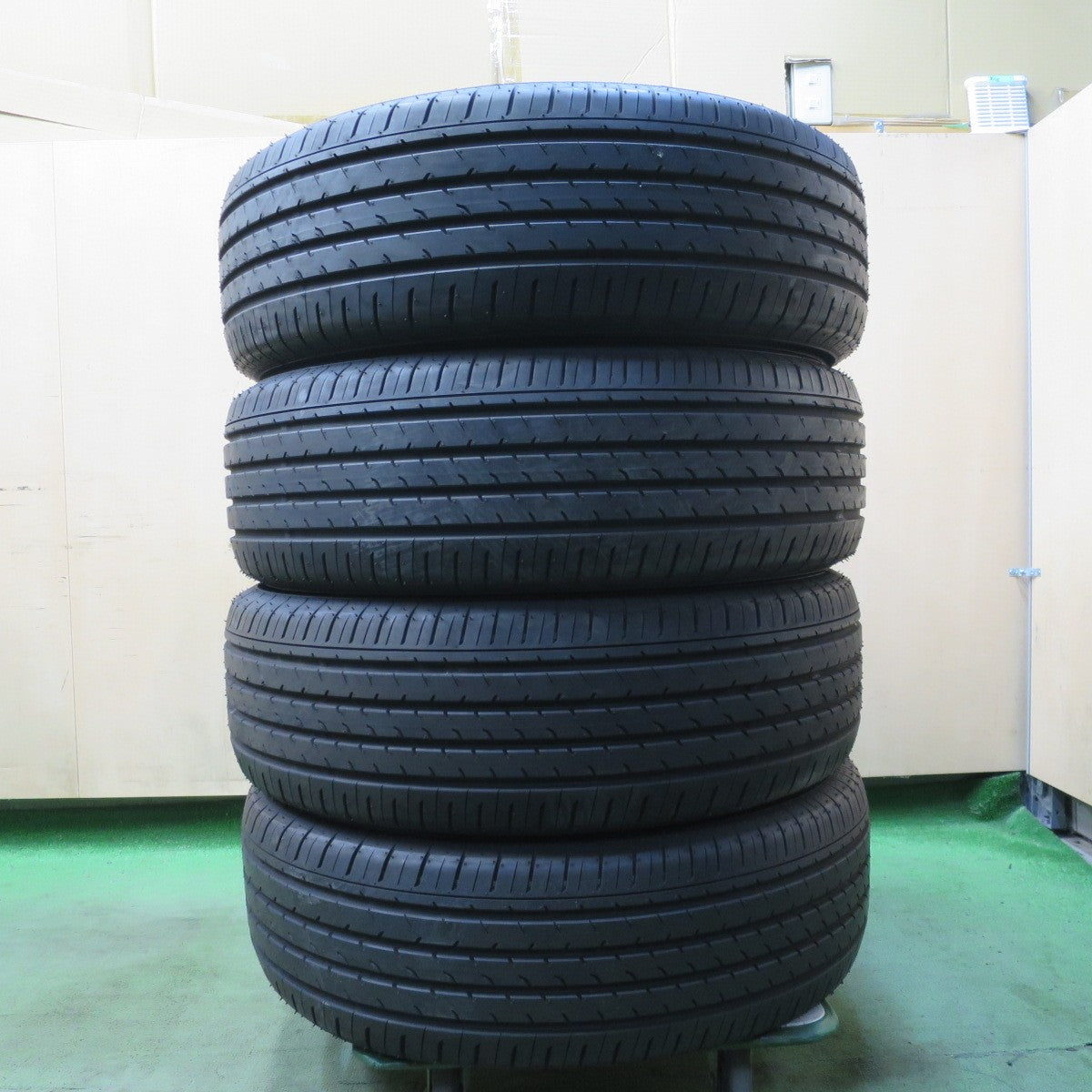 新車外し！24年◎225/65R17 ヨコハマ アドバン V03 タイヤ 17インチ 40系 アルファード ヴェルファイア レクサス NX ハリアー RAV4 等◎6080702NGノタ