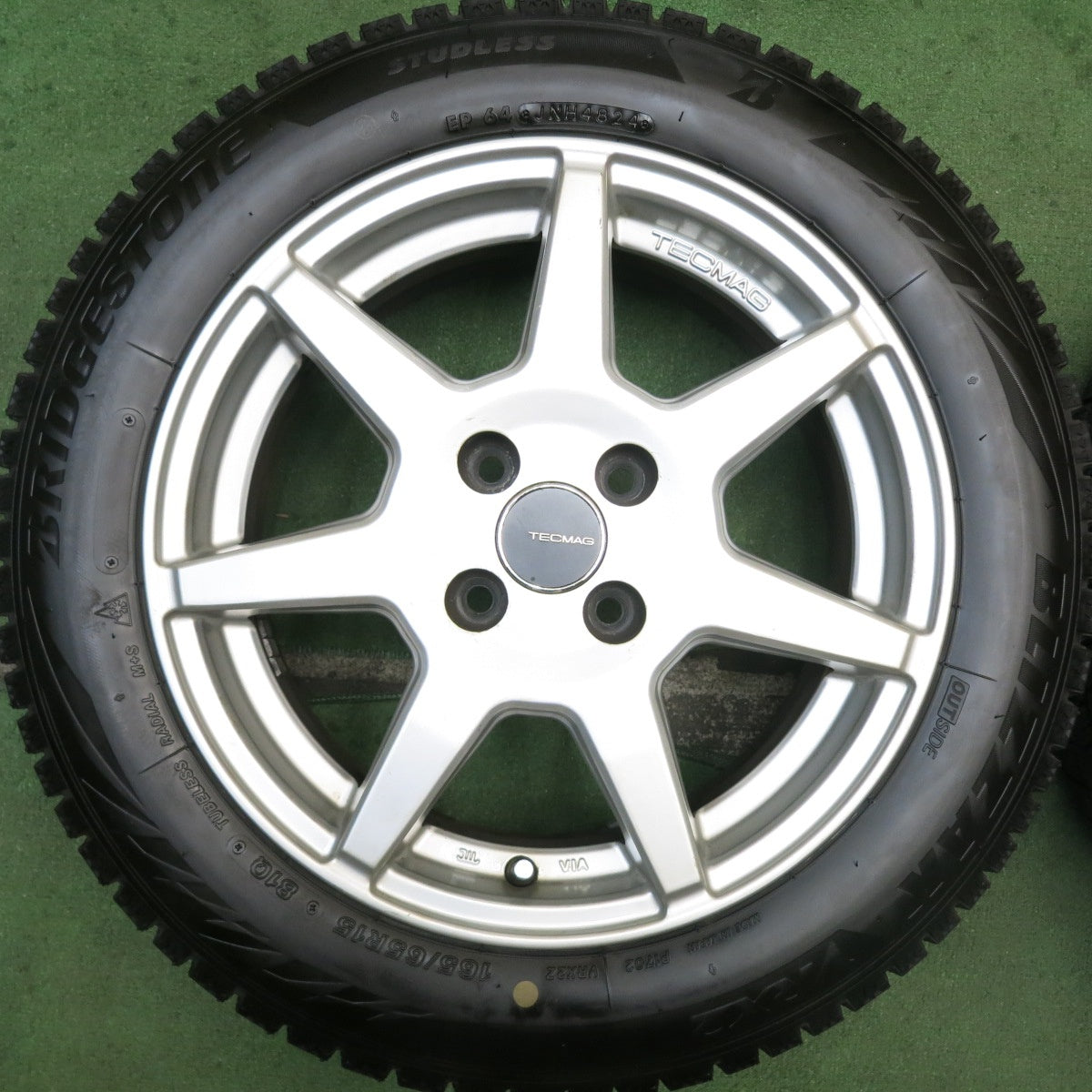 バリ溝！24年！ほぼ10分★ルノー トゥインゴ 等 TECMAG Type207R 165/65R15 185/60R15 スタッドレス ブリヂストン ブリザック VRX2 PCD100/4H★5080909HAス