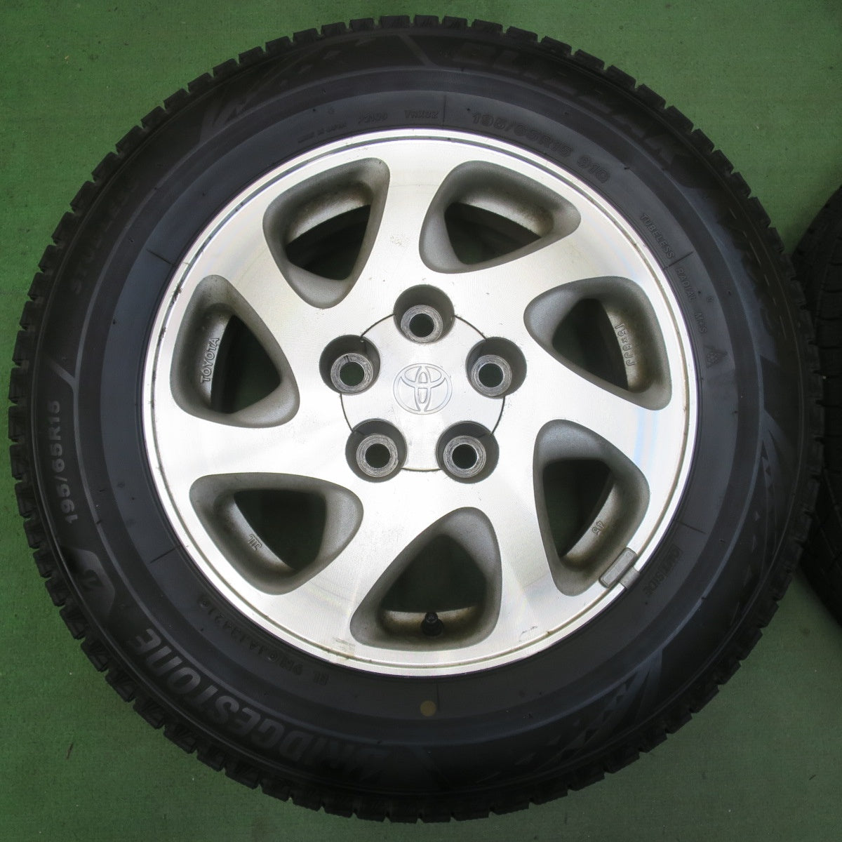 バリ溝！21年！9.5分★トヨタ カムリ グラシア 純正 195/65R15 スタッドレス ブリヂストン ブリザック VRX3 15インチ PCD114.3/5H★5103108イス