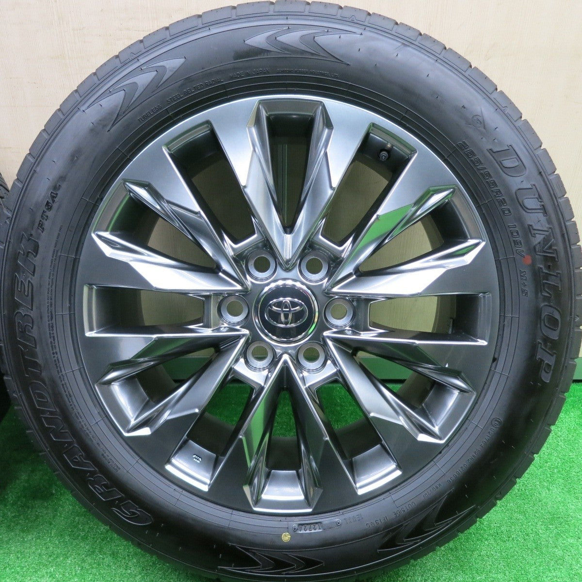新車外し！24年★トヨタ ランクル 300 ZX 純正 265/55R20 ダンロップ グラントレック PT5A 20インチ PCD139.7/6H★4091401HAノ