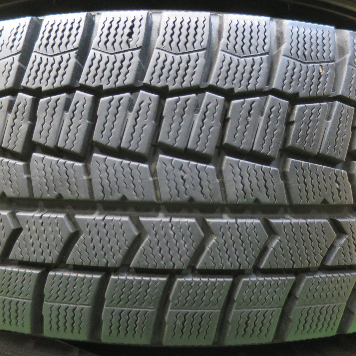 バリ溝！キレイ！9.5分★スタッドレス 205/60R16 ダンロップ ウインターマックス WM02 JOKER ジョーカー 16インチ PCD114.3/5H★5123005イス