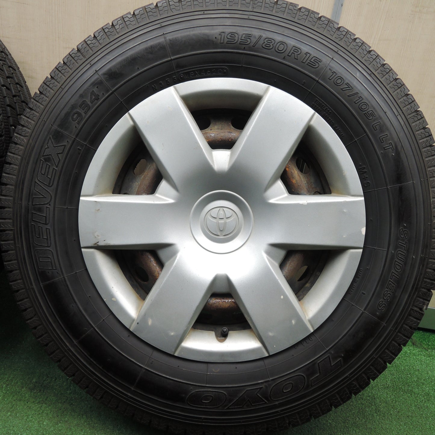 *送料無料* バリ溝！20年！9.5分★トヨタ 200系 ハイエース 純正 スチール 195/80R15 トーヨー デルベックス 934 15インチ PCD139.7/6H★4031601HAス