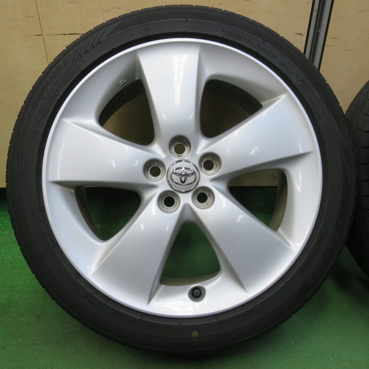 [送料無料] バリ溝！8.5分★トヨタ 30系 プリウス S G ツーリング 純正 215/45R17 ダンロップ ルマン5 17インチ PCD100/5H★5040713イノ