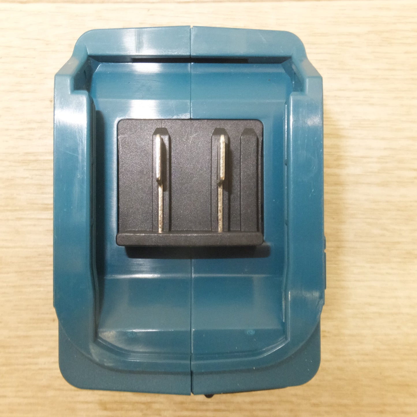 [送料無料] キレイ★マキタ makita バッテリ BL1015　USB用アダプタ ADP06　セット★