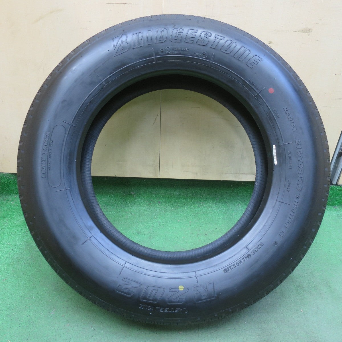 新車外し！26年！1本★トラック タイヤ 215/70R17.5 118/116N ブリヂストン R202 17.5インチ★6070208イノタ