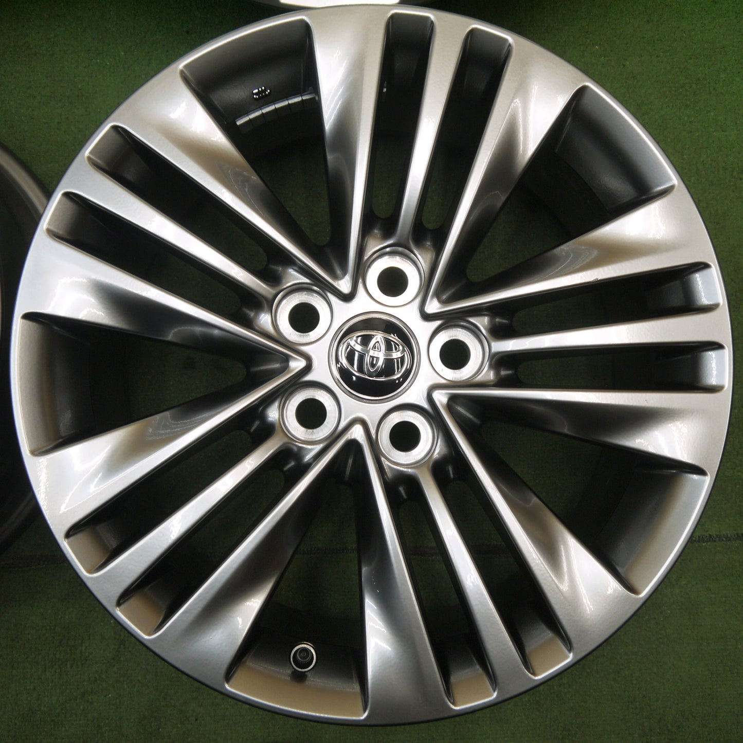 新車外し★トヨタ 40系 アルファード Zグレード 純正 ホイール 18インチ 18×7J PCD120/5H★6070106KKホ