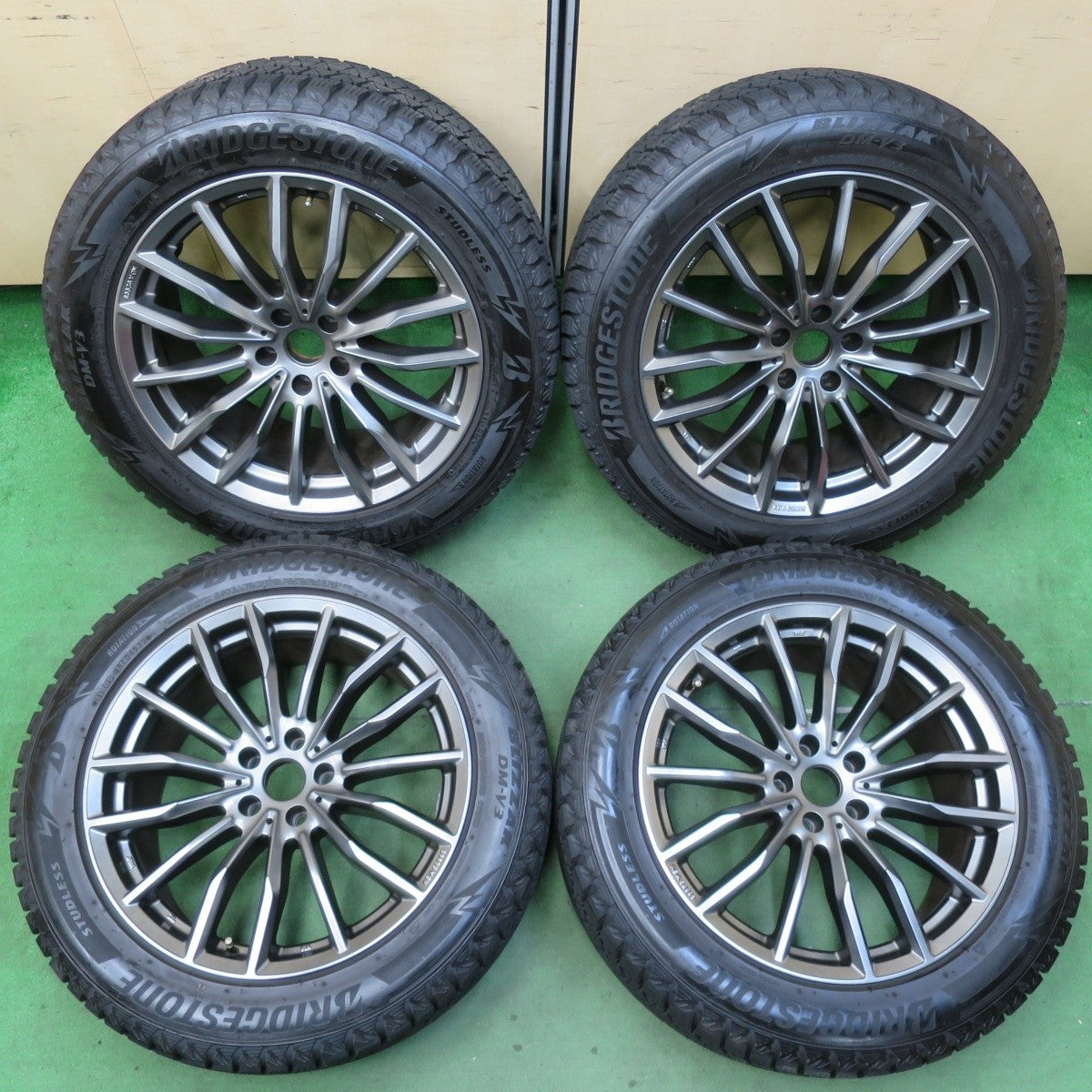 バリ溝！22年！キレイ！9.5分★BMW 等 MAK RAPP 265/50R19 スタッドレス ブリヂストン ブリザック DM-V3 19インチ ラップ PCD112/5H★5012401イス