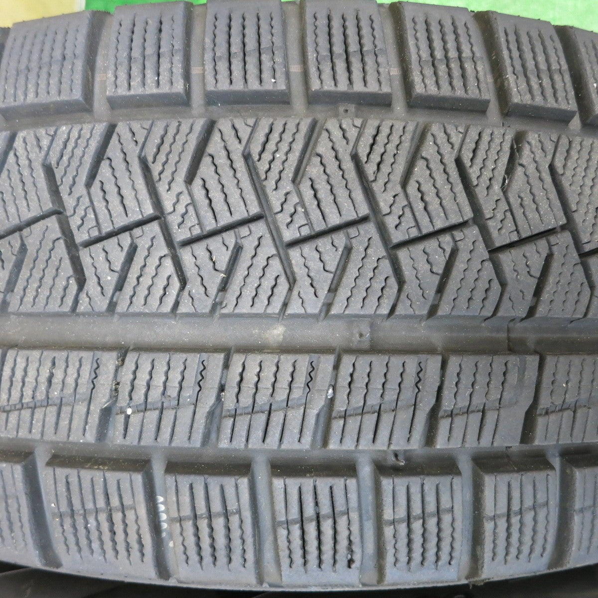 バリ溝！8.5分★スタッドレス 205/60R16 ピレリ アイスアシンメトリコ プラス ECO FORME エコフォルム 16インチ PCD114.3/5H★5112008HAス
