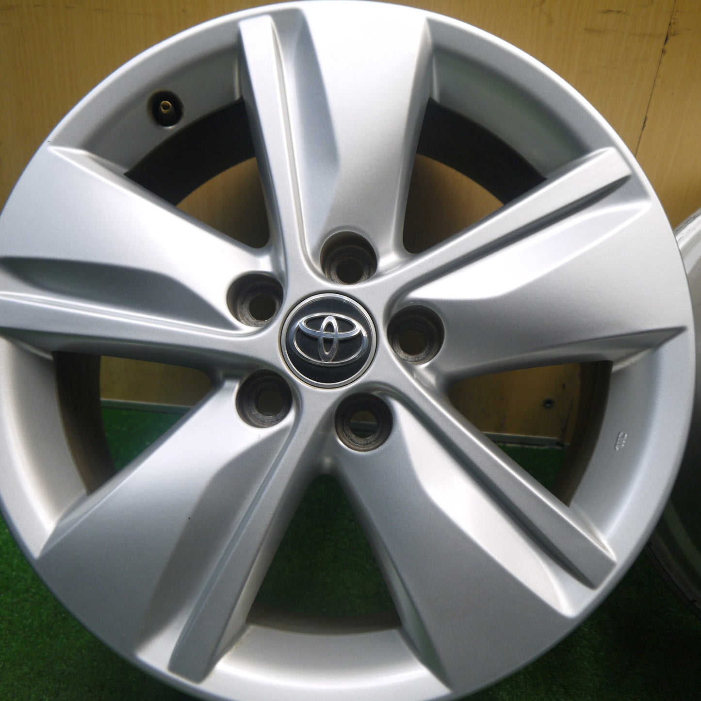 キレイ★トヨタ 60系 ハリアー 純正 ホイール 17インチ 17×7J PCD114.3/5H★6010606Hホ