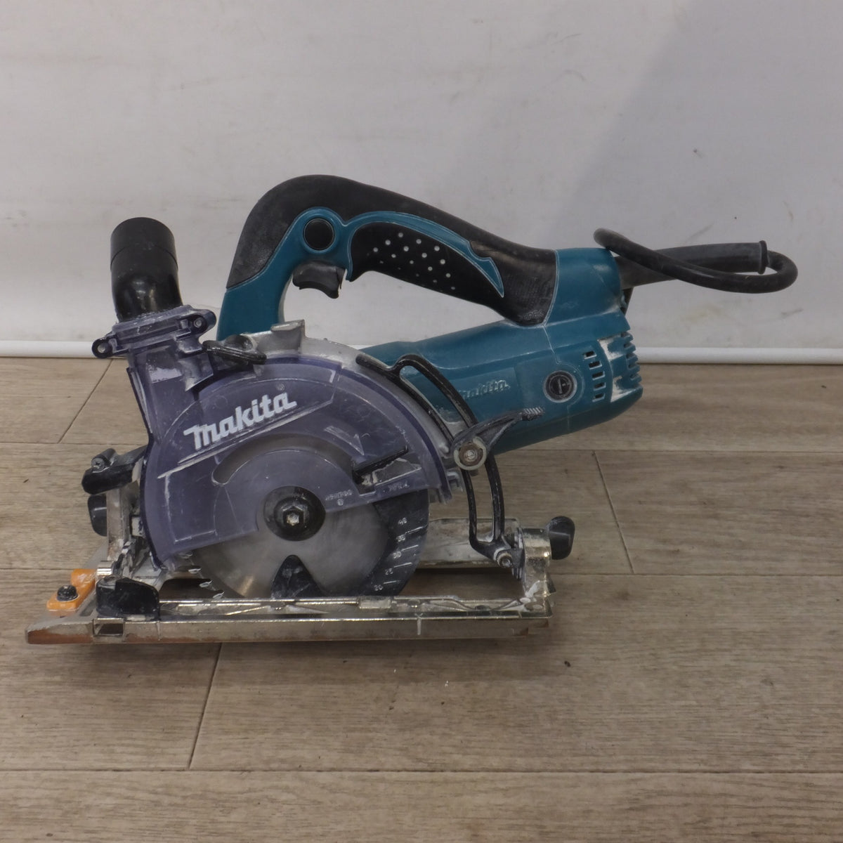 ★マキタ makita 125mm 防じんマルノコ KS5200FX　121～125mm　100V～ 11A 50-60Hz 1050W　木工用 超硬丸ノコ★