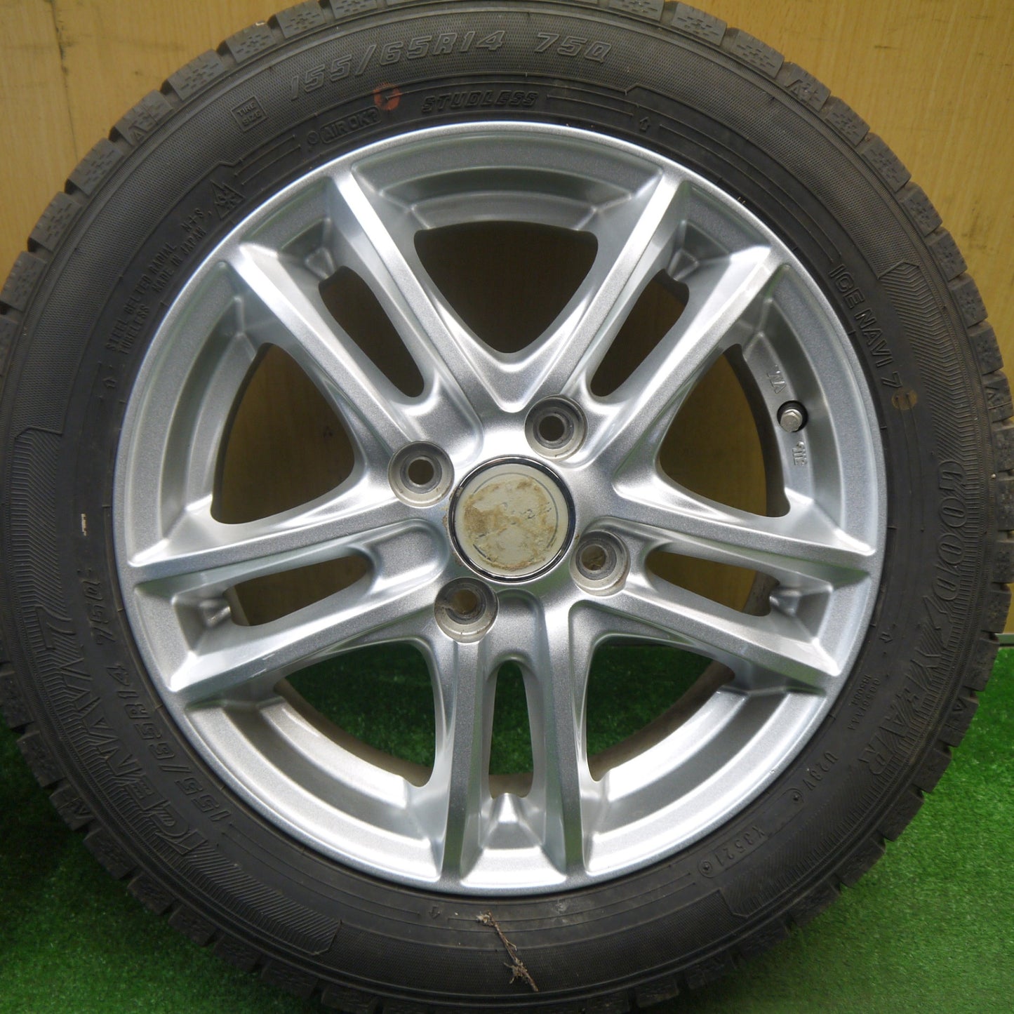 バリ溝！キレイ！9.5分以上★スタッドレス 155/65R14 グッドイヤー アイスナビ7 Linz SR5 リンツ 14インチ PCD100/4H★6012005Hス