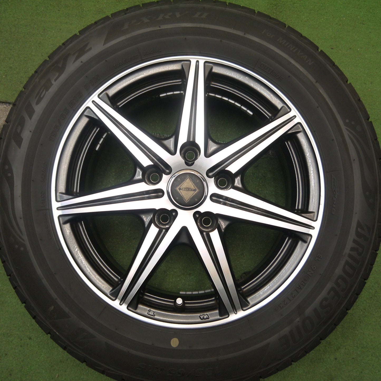 バリ溝！23年！9.5分★195/65R15 ブリヂストン プレイズ PX-RV2 RiZLEY ライツレー 15インチ PCD114.3/5H★5072203Hノ