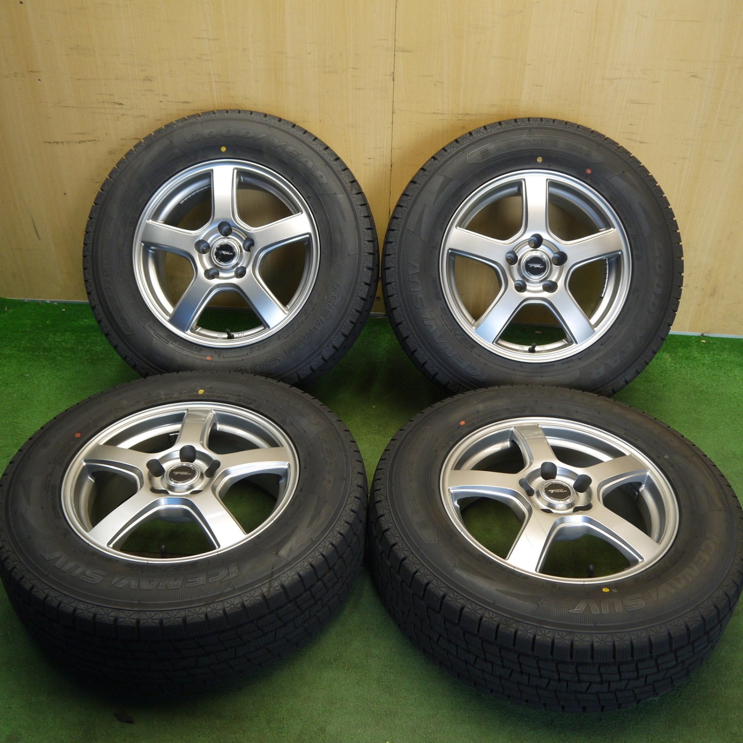 ほぼ未使用！24年！キレイ◎スタッドレス 215/70R16 グッドイヤー アイスナビ SUV TOPRUN トップラン 16インチ PCD114.3/5H◎6062306Hス