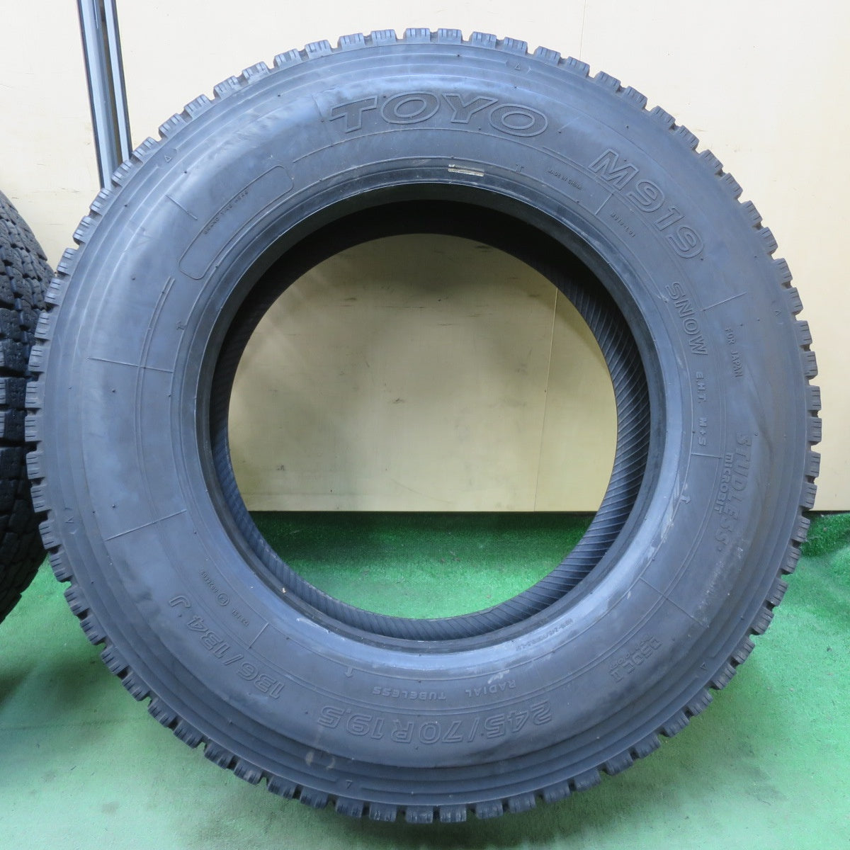 4本価格！22年★トラック タイヤ 245/70R19.5 136/134J スタッドレス トーヨー M919 19.5インチ★6031202イスタ