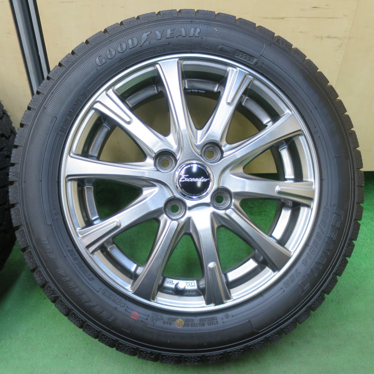 タイヤほぼ未使用！22年！キレイ★スタッドレス 155/65R14 グッドイヤー アイスナビ7 Exceeder エクシーダー 14インチ PCD100/4H★5042906イス