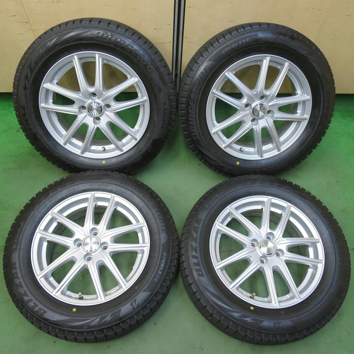 バリ溝！キレイ！9.5分★スタッドレス 195/65R16 ブリヂストン ブリザック VRX2 ECO FORME エコフォルム 16インチ PCD100/4H★5111508イス