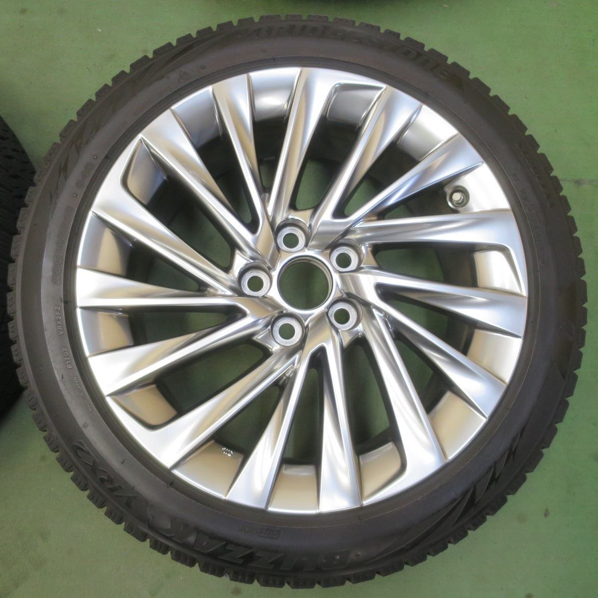 センサー付き！キレイ★レクサス ES 純正 235/45R18 スタッドレス ブリヂストン ブリザック VRX2 18インチ PCD114.3/5H★6052506イス