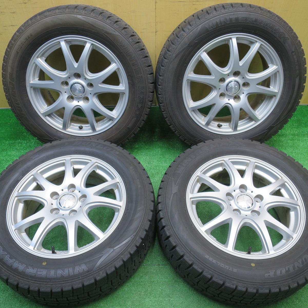 バリ溝！21年！9.5分★スタッドレス 215/60R16 ダンロップ ウインターマックス WM02 Fang ファング 16インチ PCD114.3/5H★5102807NJス
