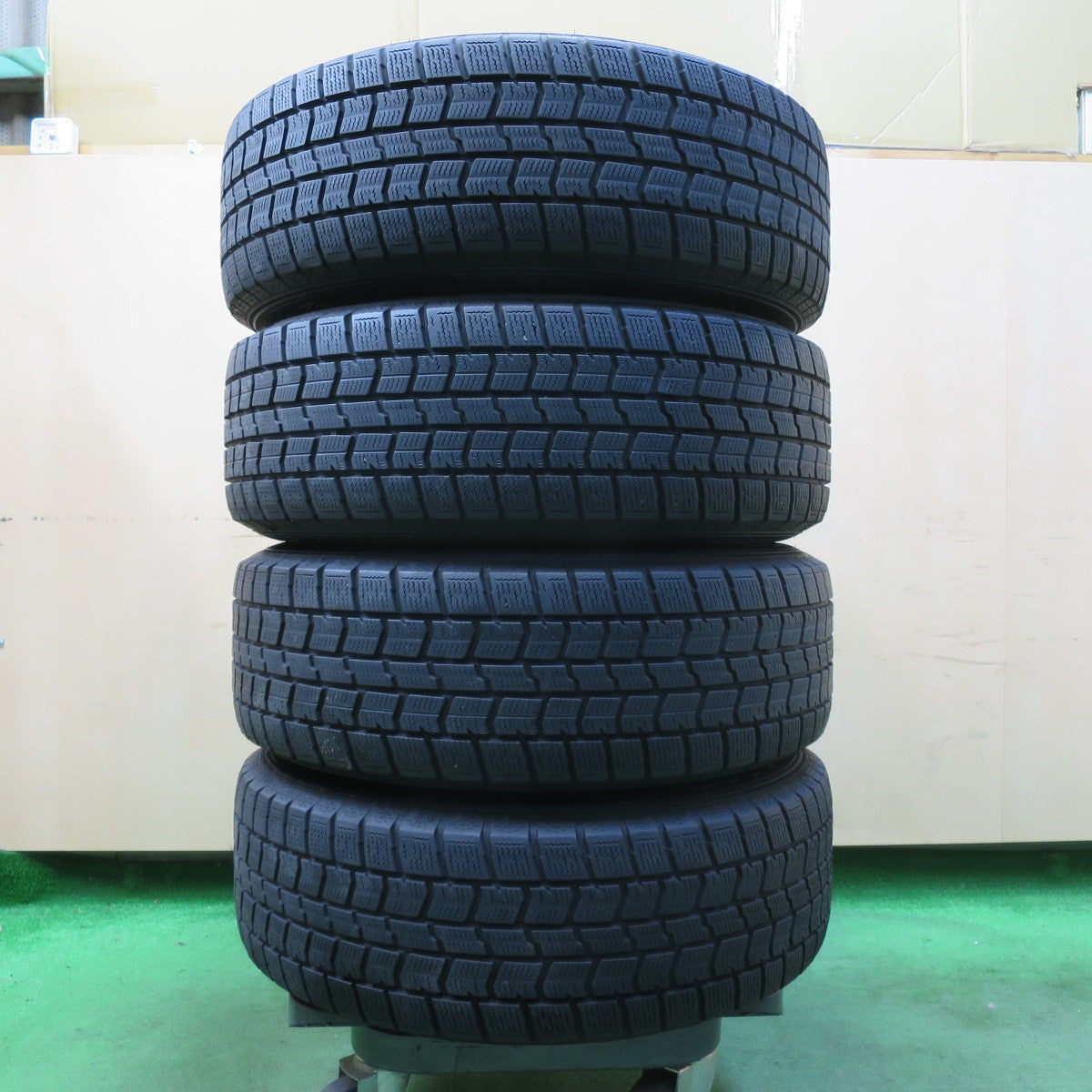 [送料無料] キレイ！21年★プリウス 等 195/65R15 スタッドレス グッドイヤー アイスナビ7 ravrion RS01 ラブリオン 15インチ PCD100/5H★4103109イス