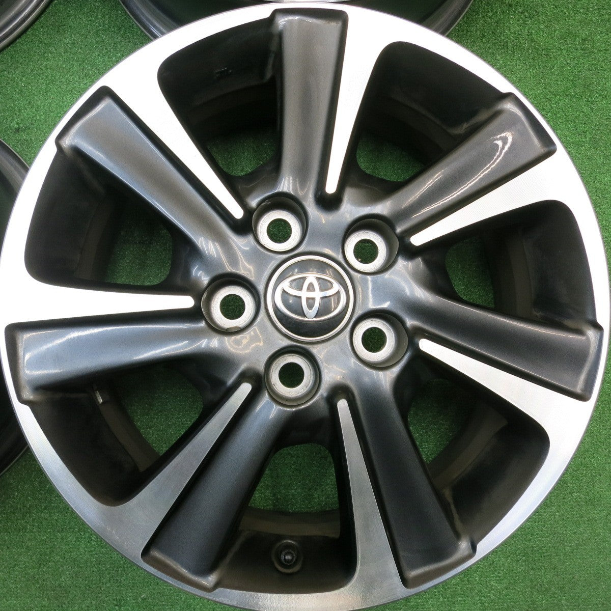 キレイ★トヨタ 80系 ノア ヴォクシー 純正 ホイール 16インチ 16×6J PCD114.3/5H★5110606HAホ