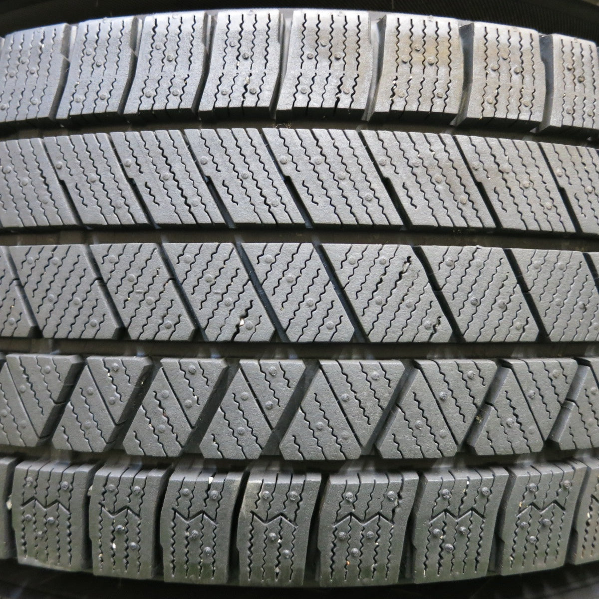 *送料無料* バリ溝！21年！綺麗！ほぼ10分★スタッドレス 205/60R16 ブリヂストン ブリザック VRX3 FEID 16インチ PCD114.3/5H★4043002イス