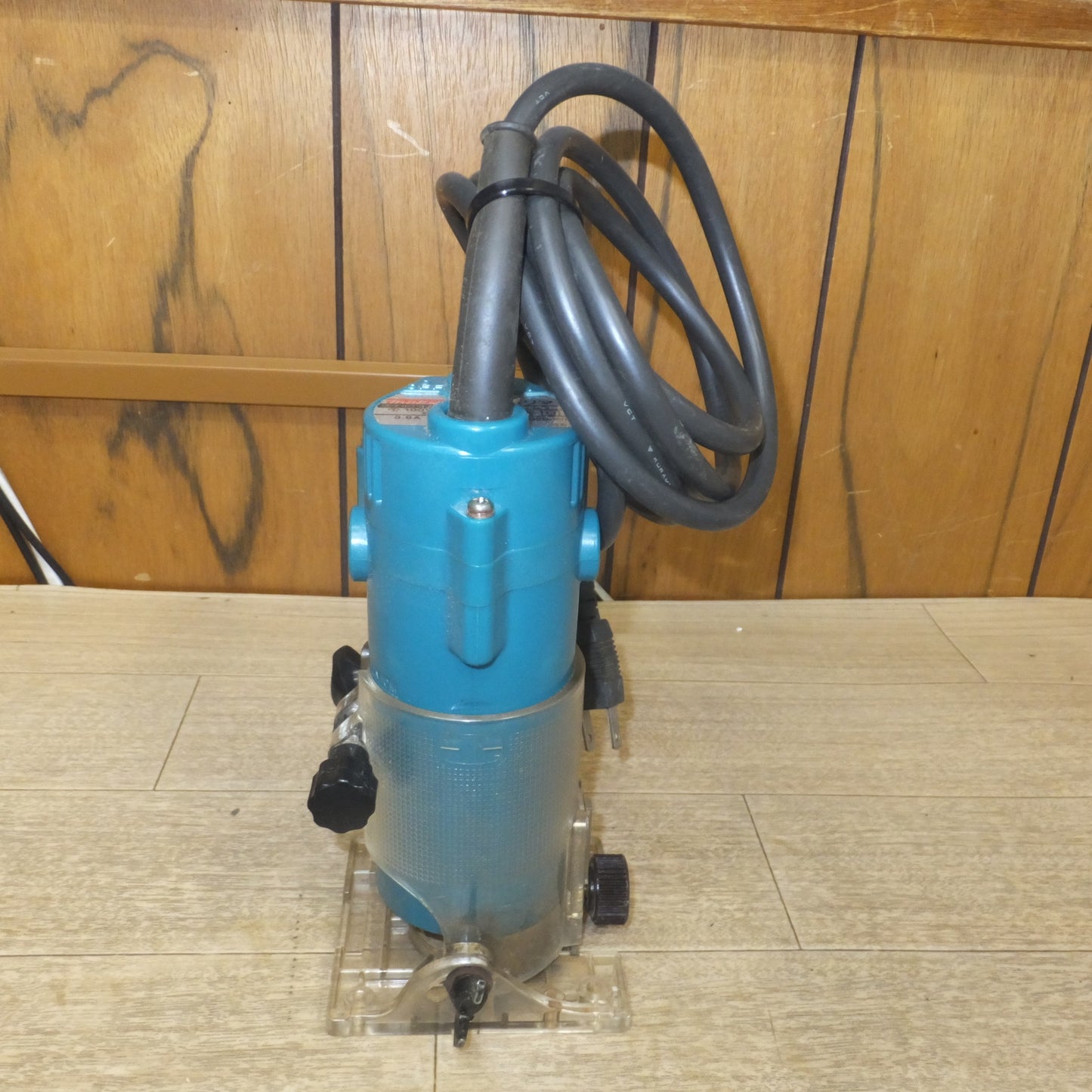 [送料無料] ★マキタ makita トリマ 3704　100V 350W 50-60Hz 3.8A 30000/min.★