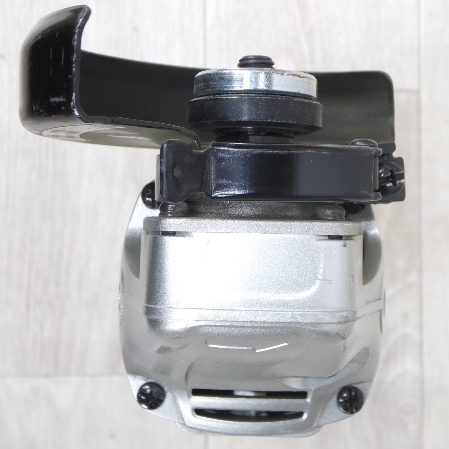 [送料無料] キレイ!バッテリー2個◆マキタ 充電式 ディスク グラインダー 18V 100mm GA404DRGXN 研削砥石 充電器 ケース付き 電動 工具◆