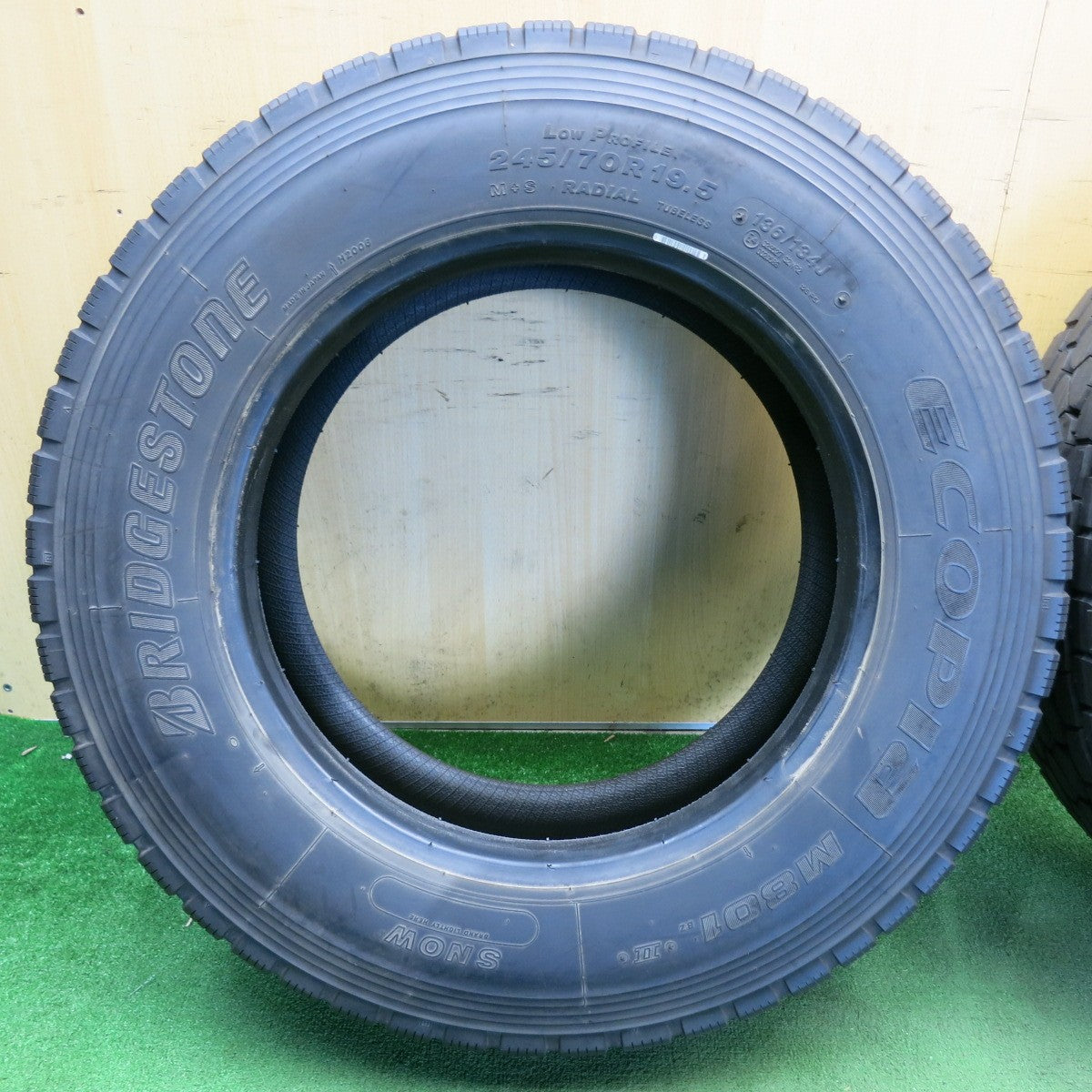 未使用！24年！2本★トラック タイヤ 245/70R19.5 136/134J ブリヂストン エコピア M801 Ⅱ ミックス オールシーズン 19.5インチ★6072902KKスタ