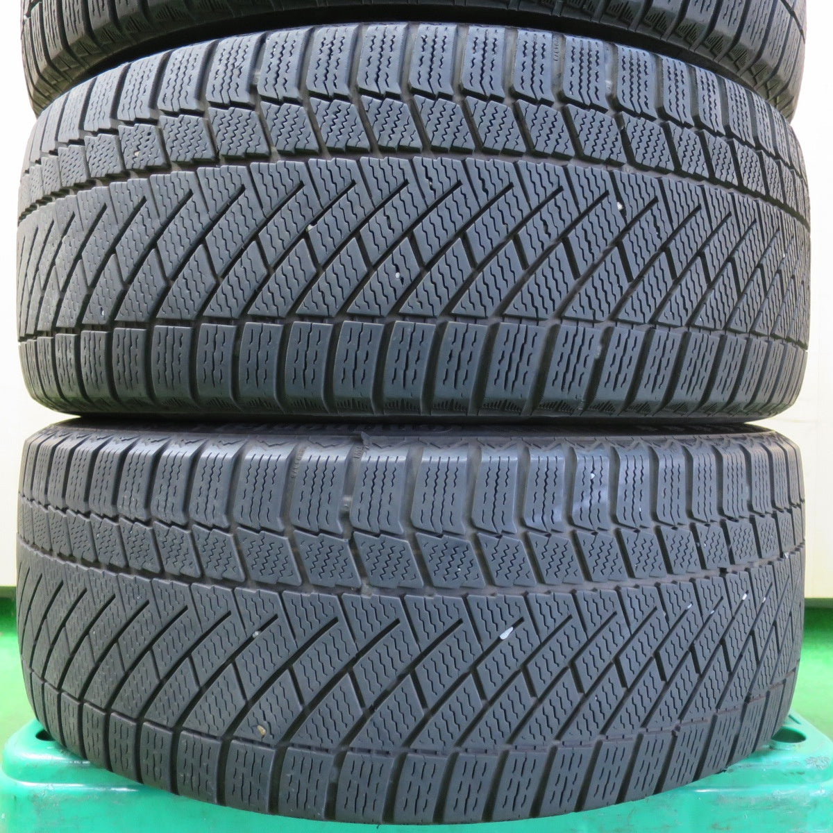 [送料無料] キレイ★ベンツ 等 EuroForsch 225/45R18 スタッドレス コンチネンタル コンチバイキング コンタクト6 ユーロフォルシュ PCD112/5H★4102207イス