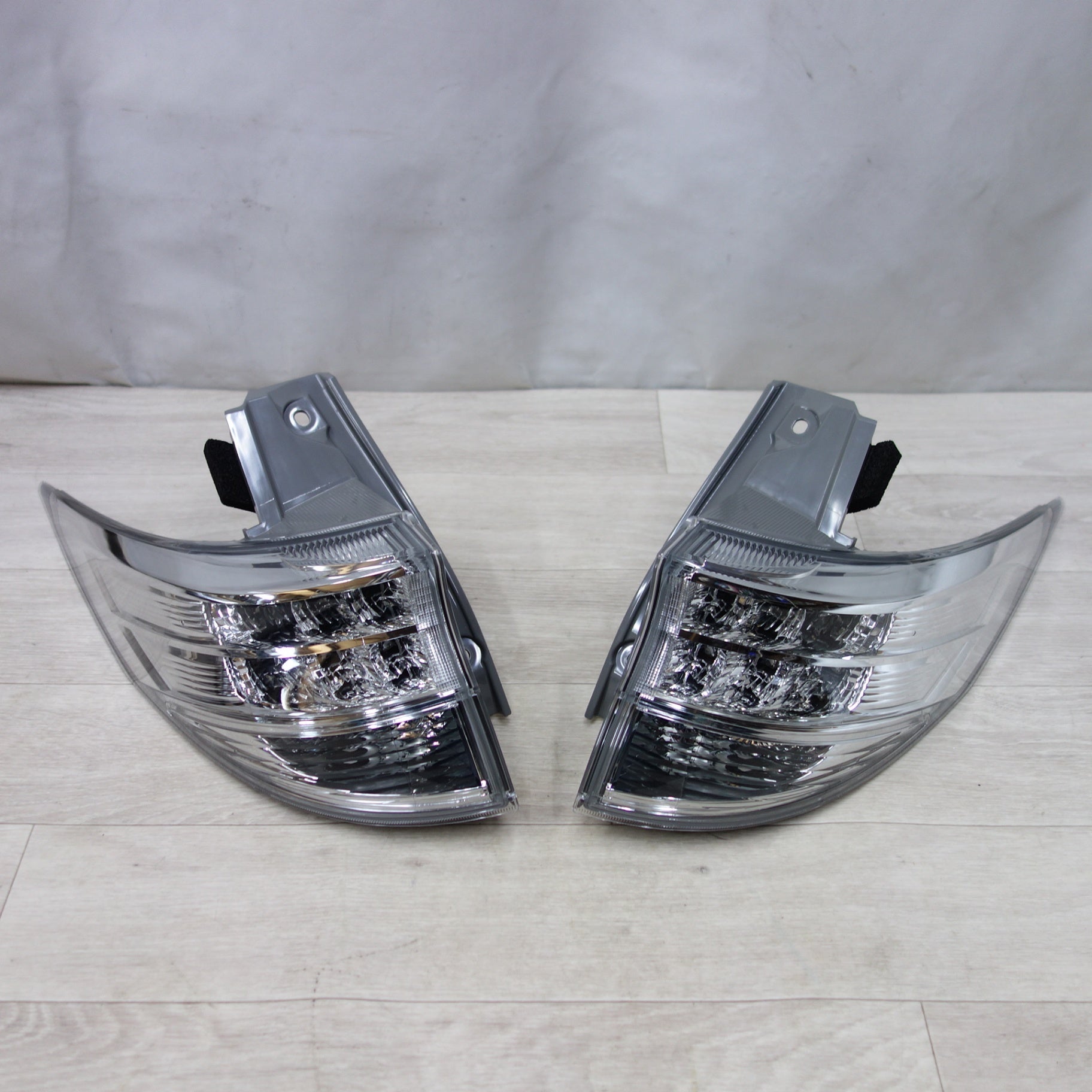 エスティマ 50系 テールライト ランプ セット ICHIKOH 28-205 送料無料] 新車外し!左右セット◇トヨタ エスティマ 50系 純正 LED