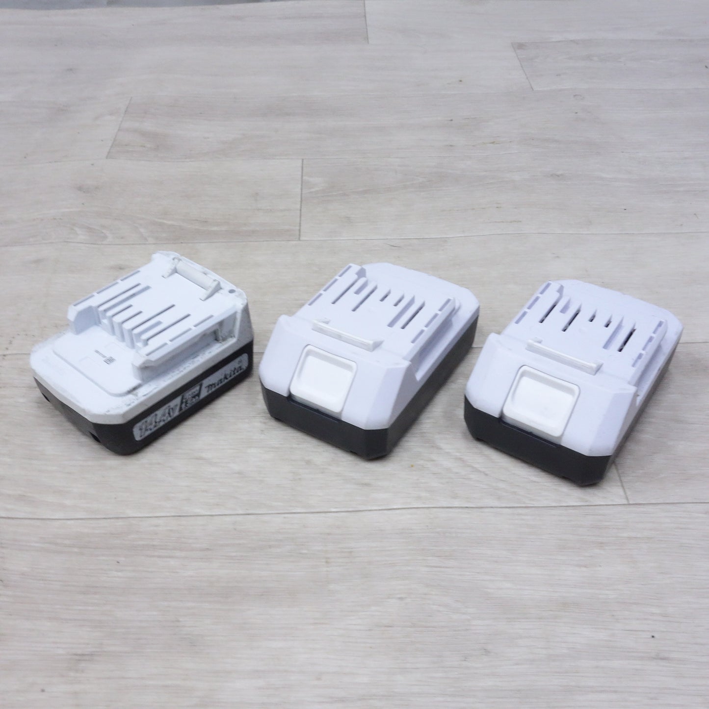 [送料無料] バッテリー3個◆マキタ 充電式 インパクト ドライバ 14.4V M695D 電動 工具◆