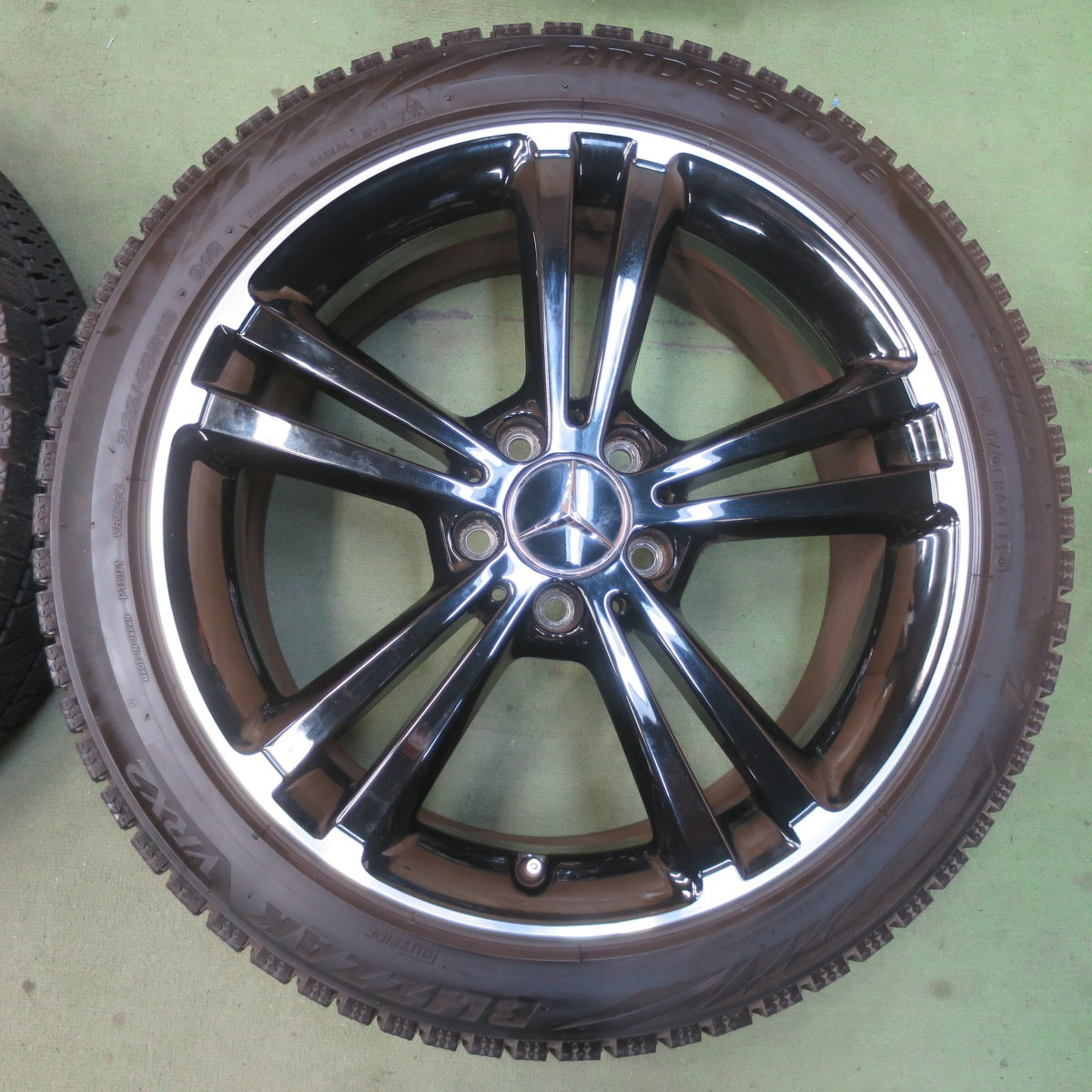 バリ溝！キレイ！9.5分★ベンツ Aクラス W177 Bクラス CLAクラス 純正 225/45R18 スタッドレス ブリヂストン ブリザック VRX2 18インチ PCD112/5H★6051405イス