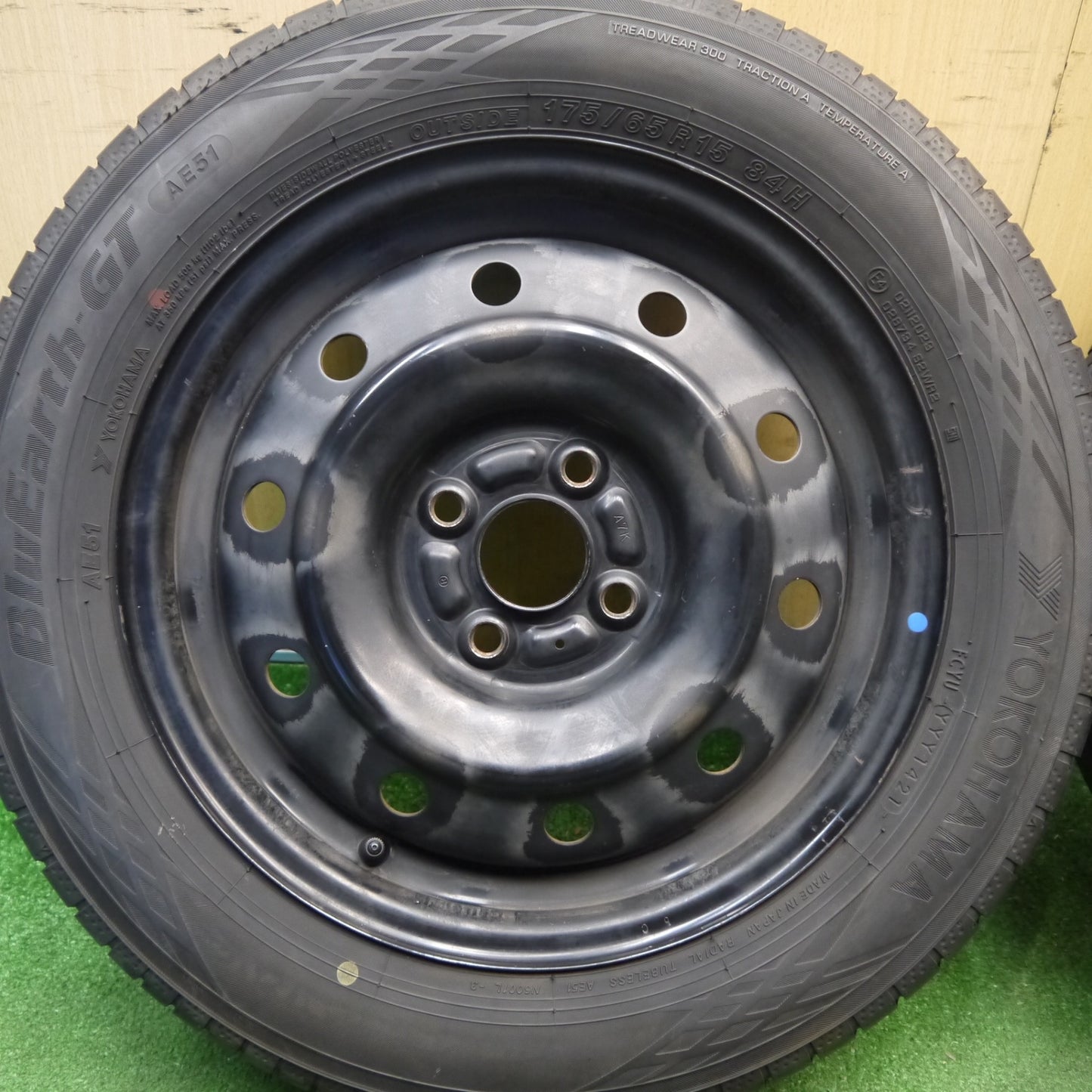 バリ溝！8.5分★175/65R15 ヨコハマ BluEarth-GT AE51 TOPY スチール ホイール ブルーアース 15インチ PCD100/4H★6033002Hノ