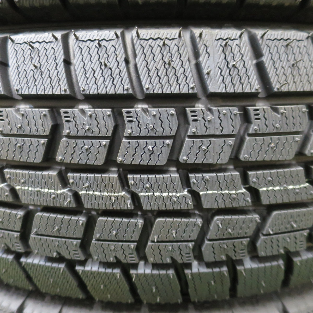未使用！25年★スタッドレス 195/60R17 グッドイヤー アイスナビ7 タイヤ 17インチ 60系 プリウス ライズ ロッキー 等★6041301NGスタ