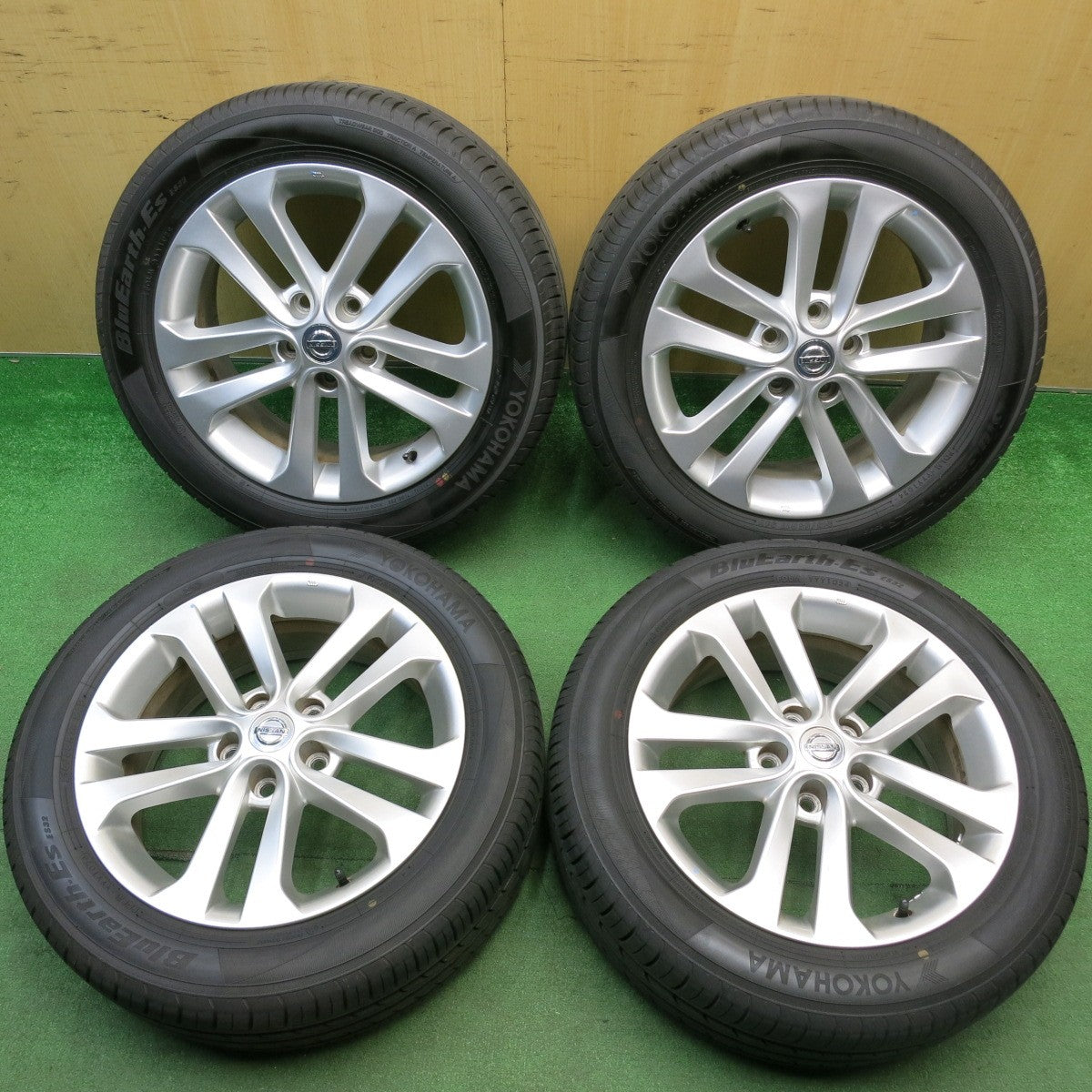 ほぼ未使用！24年★日産 ジューク 純正 215/55R17 ヨコハマ BluEarth-ES ES32 ブルーアース 17インチ PCD114.3/5H★6041211HAノ