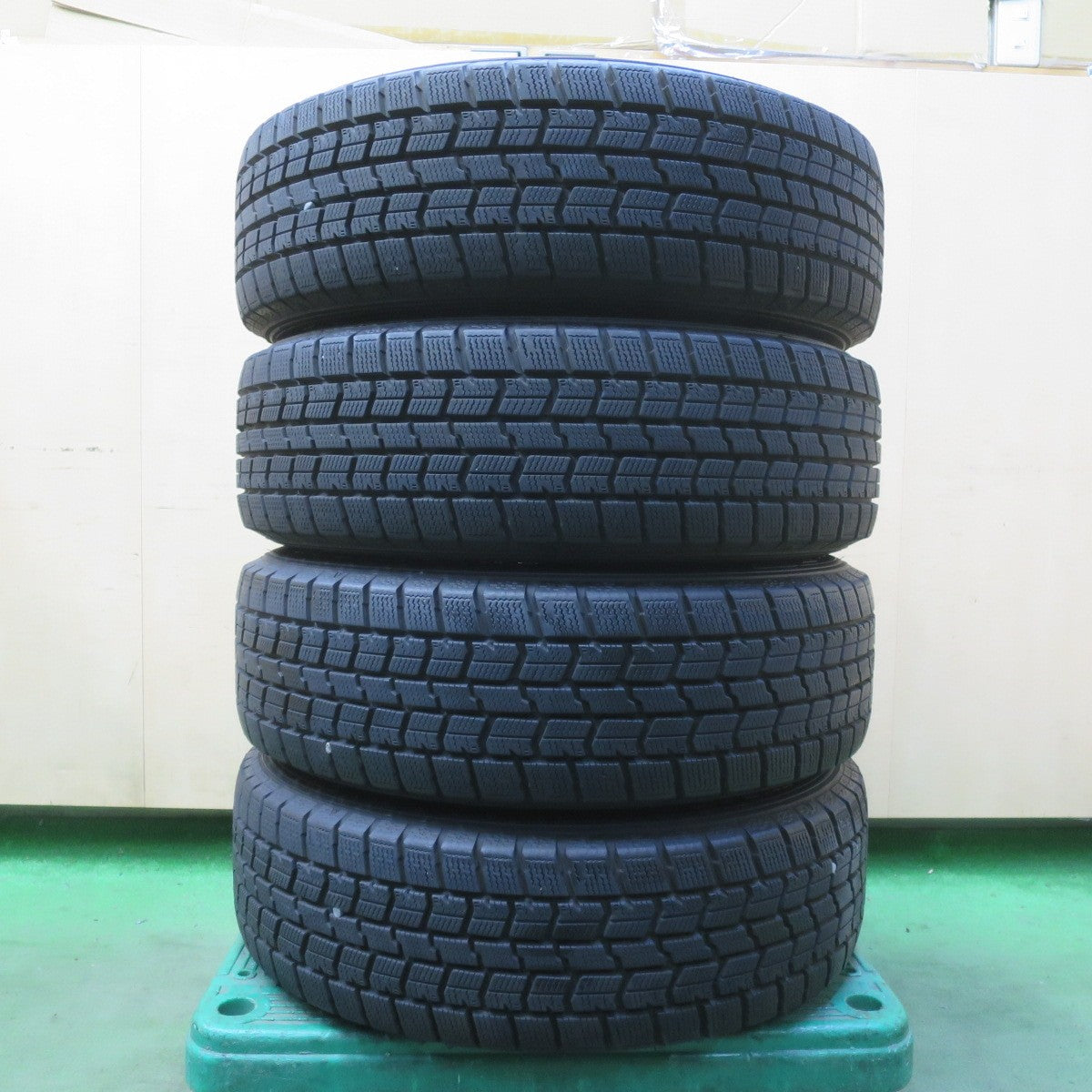 バリ溝！24年！キレイ！9.5分◎スタッドレス 175/65R15 グッドイヤー アイスナビ7 ravrion RS01 ラブリオン 15インチ PCD100/4H◎6091106イス