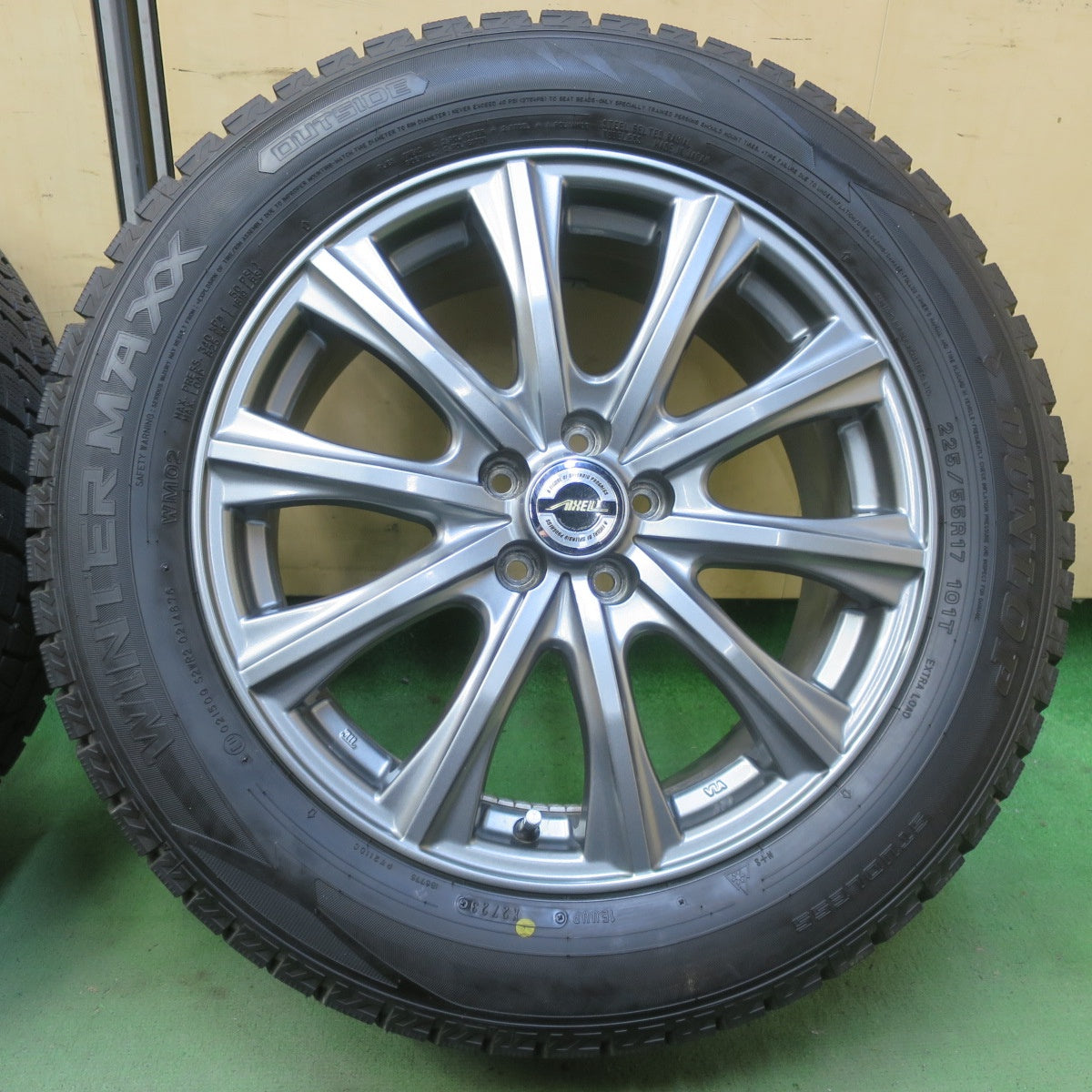 バリ溝！23年！キレイ！9.5分以上◎XV 等 225/55R17 スタッドレス ダンロップ ウインターマックス WM02 AXEL アクセル 17インチ PCD100/5H◎6092306イス