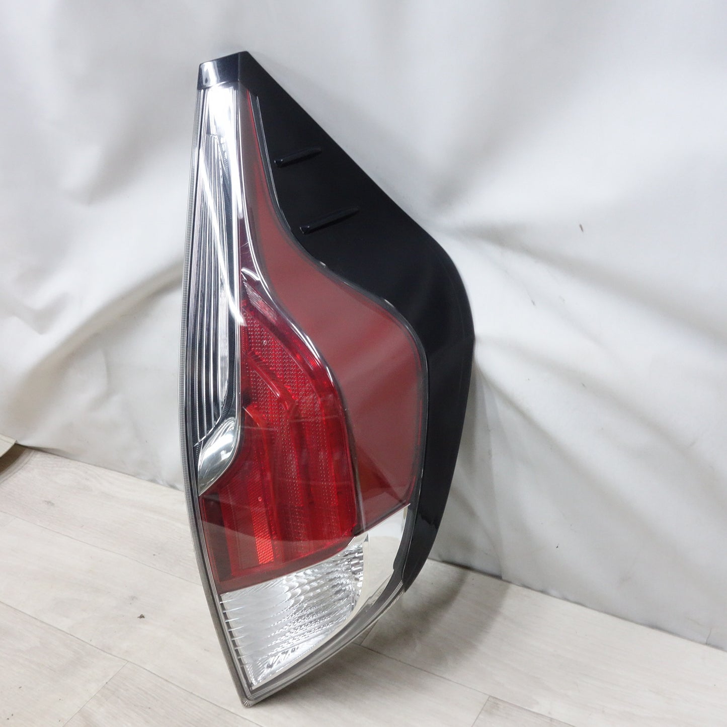 [送料無料] 新車外し◆トヨタ アクア 純正 テール ライト ランプ 右側 STANLEY 52-297◆