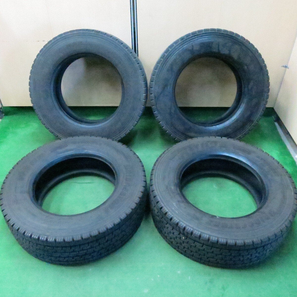 バリ溝！23年！9分★トラック タイヤ 245/70R19.5 136/134J スタッドレス ブリヂストン W999 19.5インチ★4050407ナス